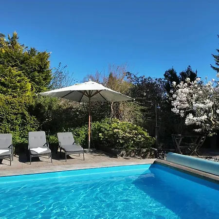 With A Pool In Feriehus *