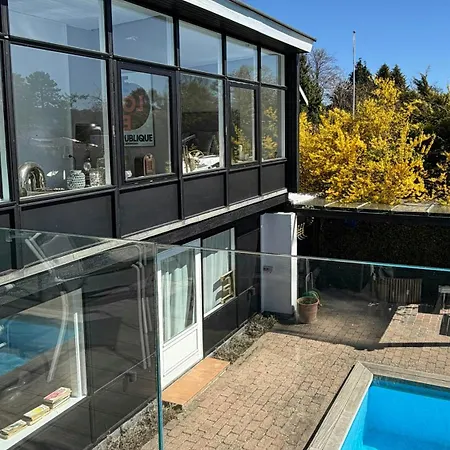 With A Pool In Semesterbostad